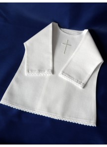 Haftowana szatka do chrztu - koszulka z koronką