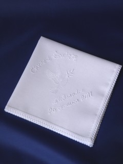 Haftowana szatka do chrztu - chusteczka [4]