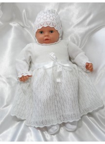 Ażurowa sukienka z czapeczką na Chrzest